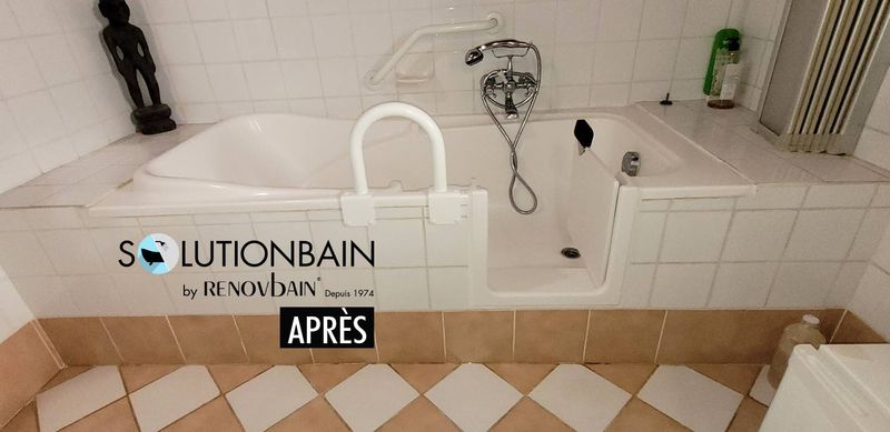 Ouverture de baignoire et installation d’une porte étanche