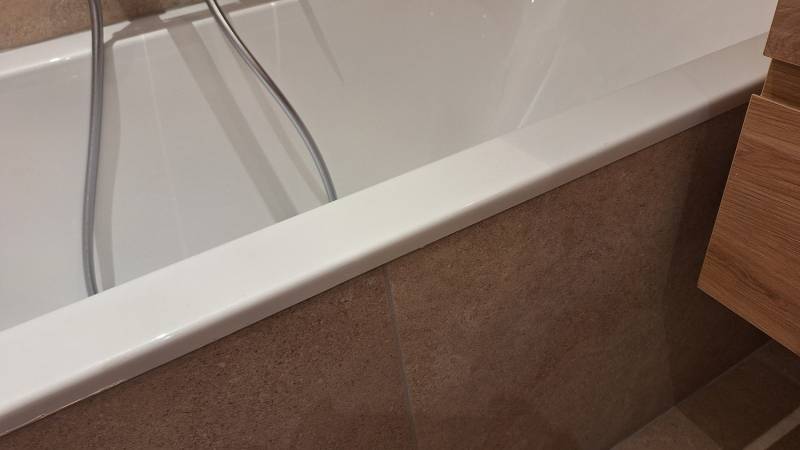 reparation d eclat email sur baignoire acrylique blanche Toulon 83000 - 2